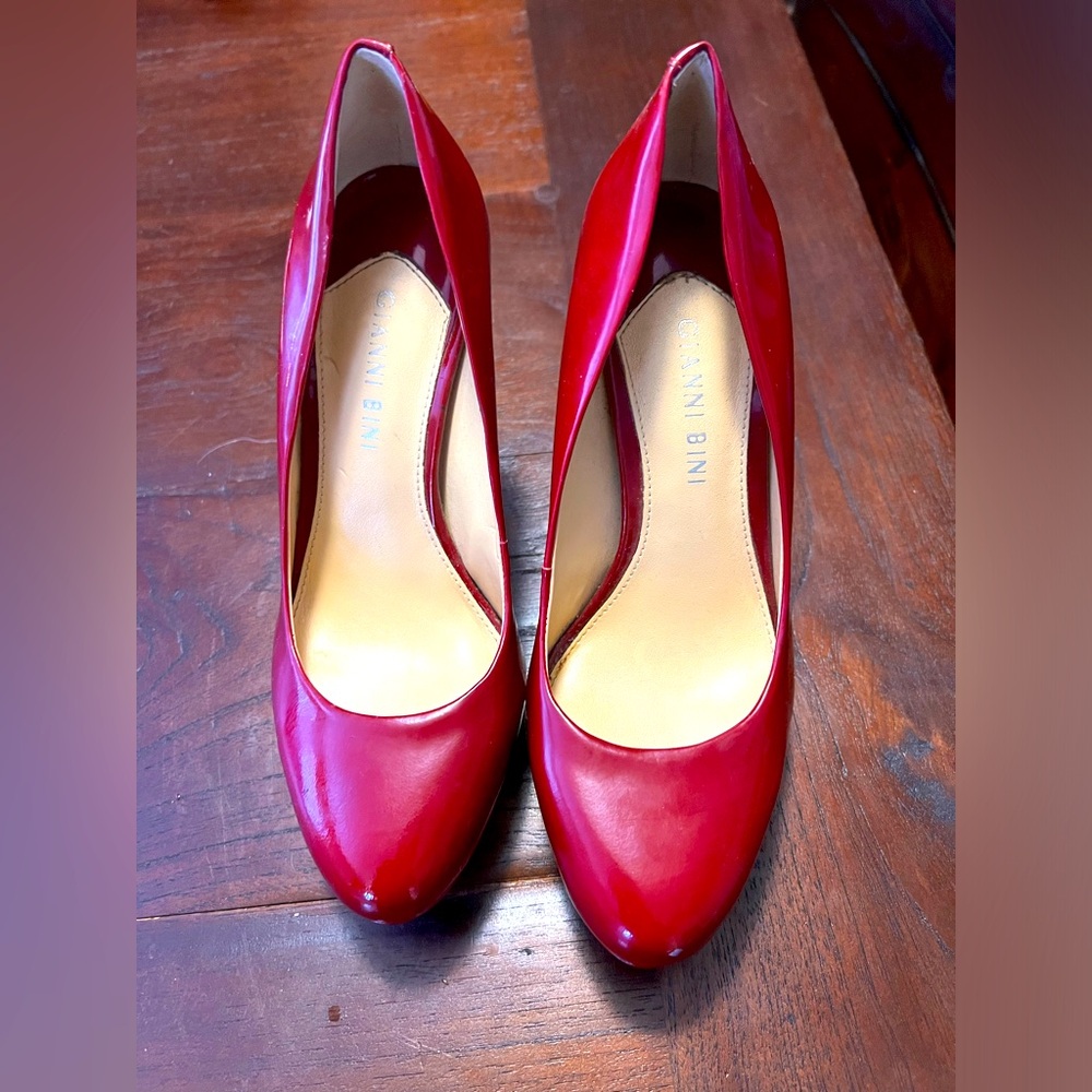 Gianni Bini Platform Heel Cherry Red